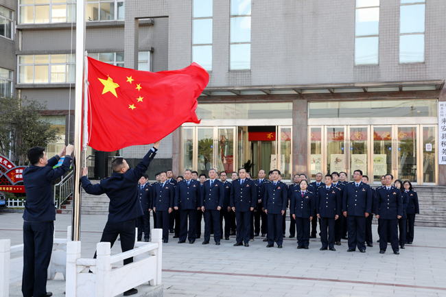 新年上班第一天:全国各级税务机关统一举行升国旗仪式