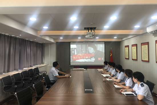 07.24青年理论学习小组观影活动_副本.jpg